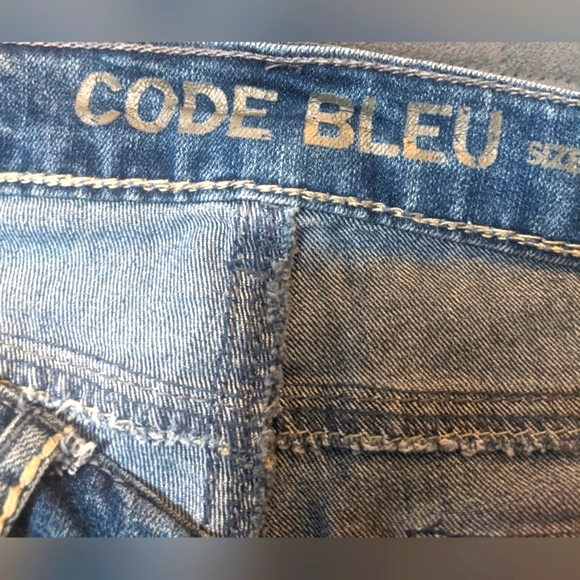 Code Bleu Andrea Women's Petite Capri Jeans - Picture 4 of 12